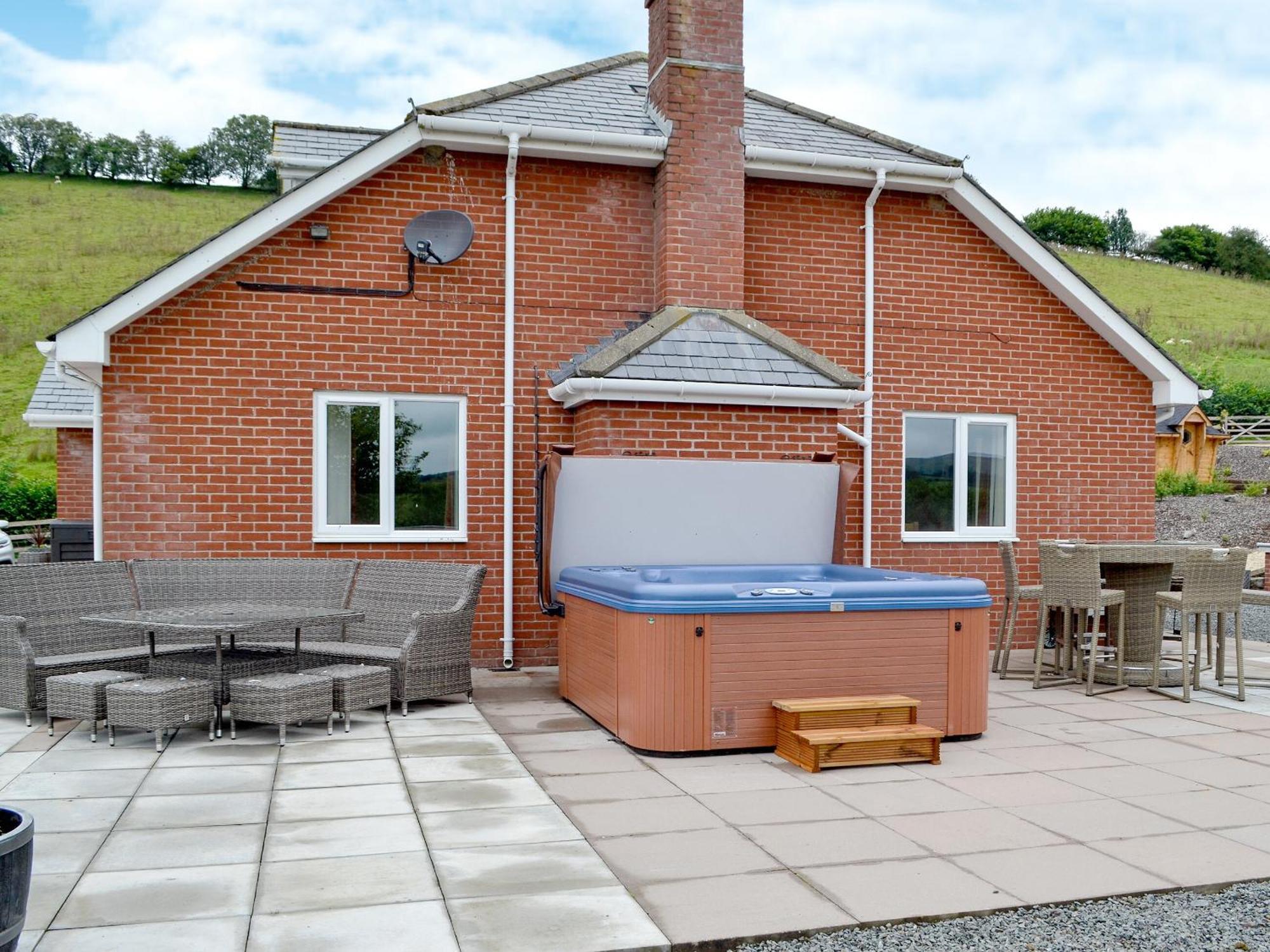 Castle View Villa Llanbadarn Fynydd Luaran gambar