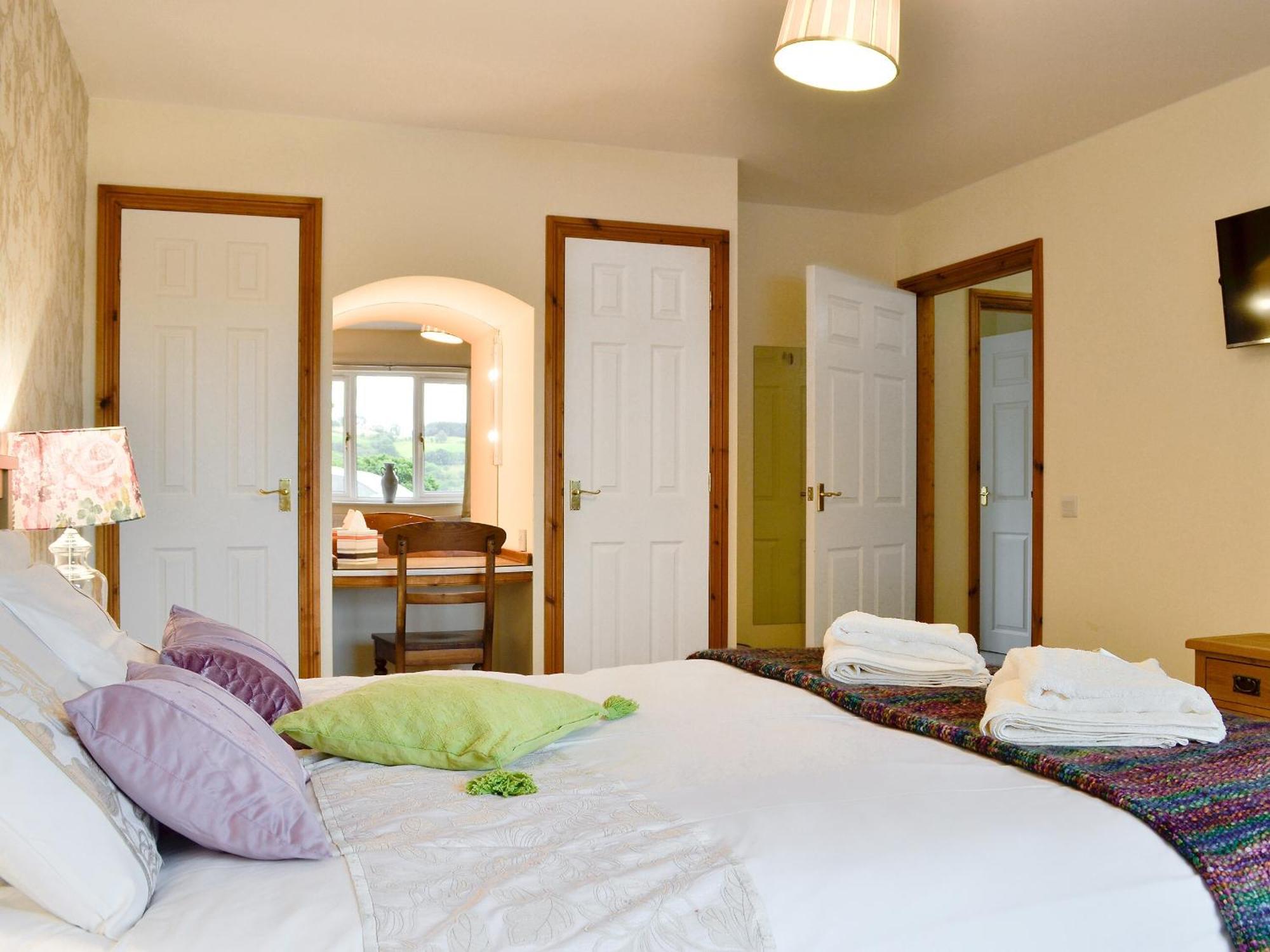 Castle View Villa Llanbadarn Fynydd Luaran gambar